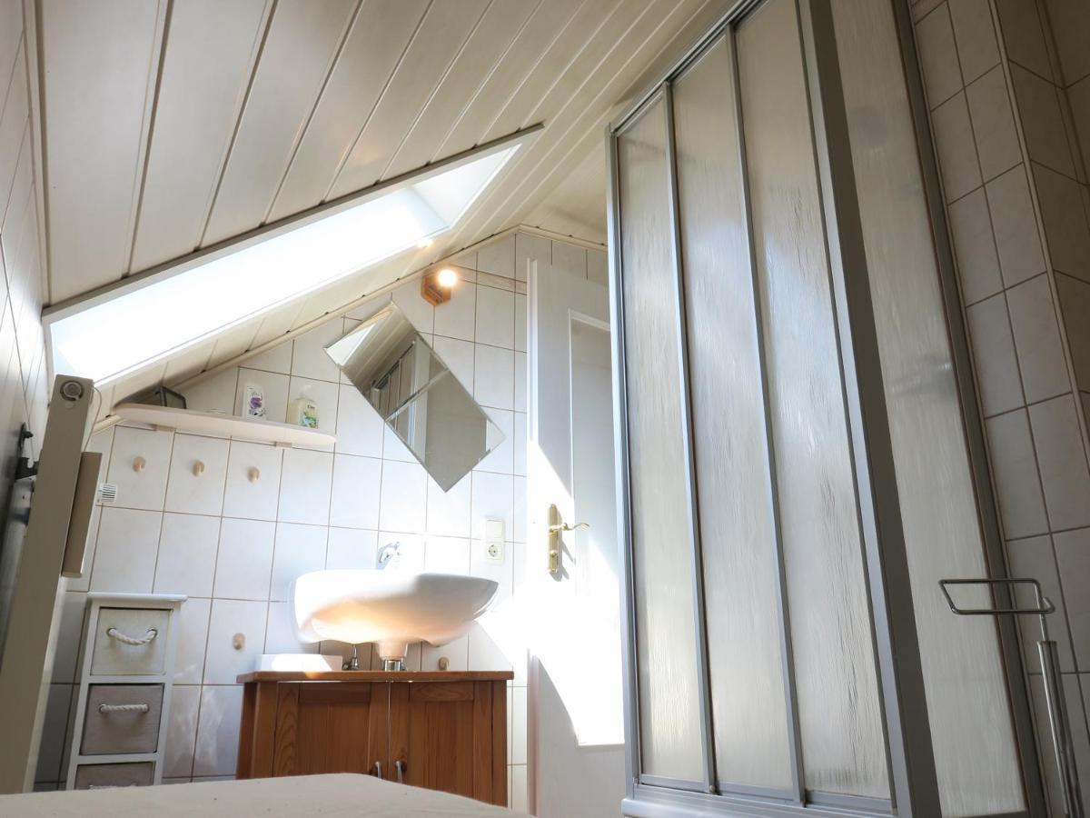 Schone Dachgeschosswohnung In Villa Mit Zentrumsnaher Lage Schleiz Exterior foto